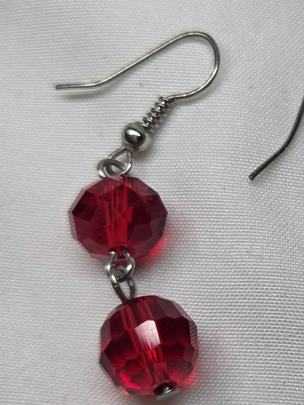 Ruby red earrings - Picture 3 of 3